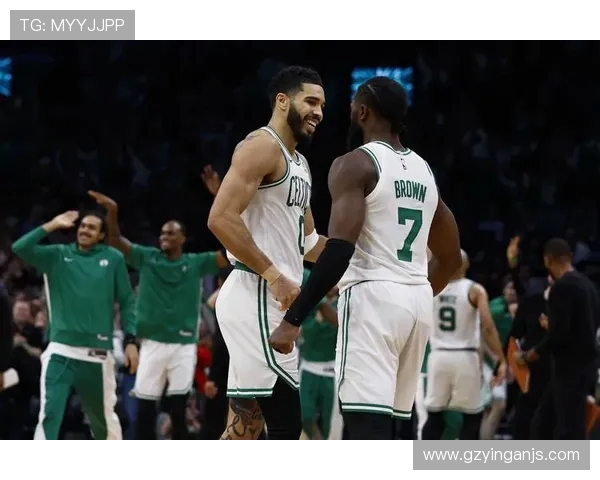 勇士与骑士激战正酣NBA精彩对决回顾与分析